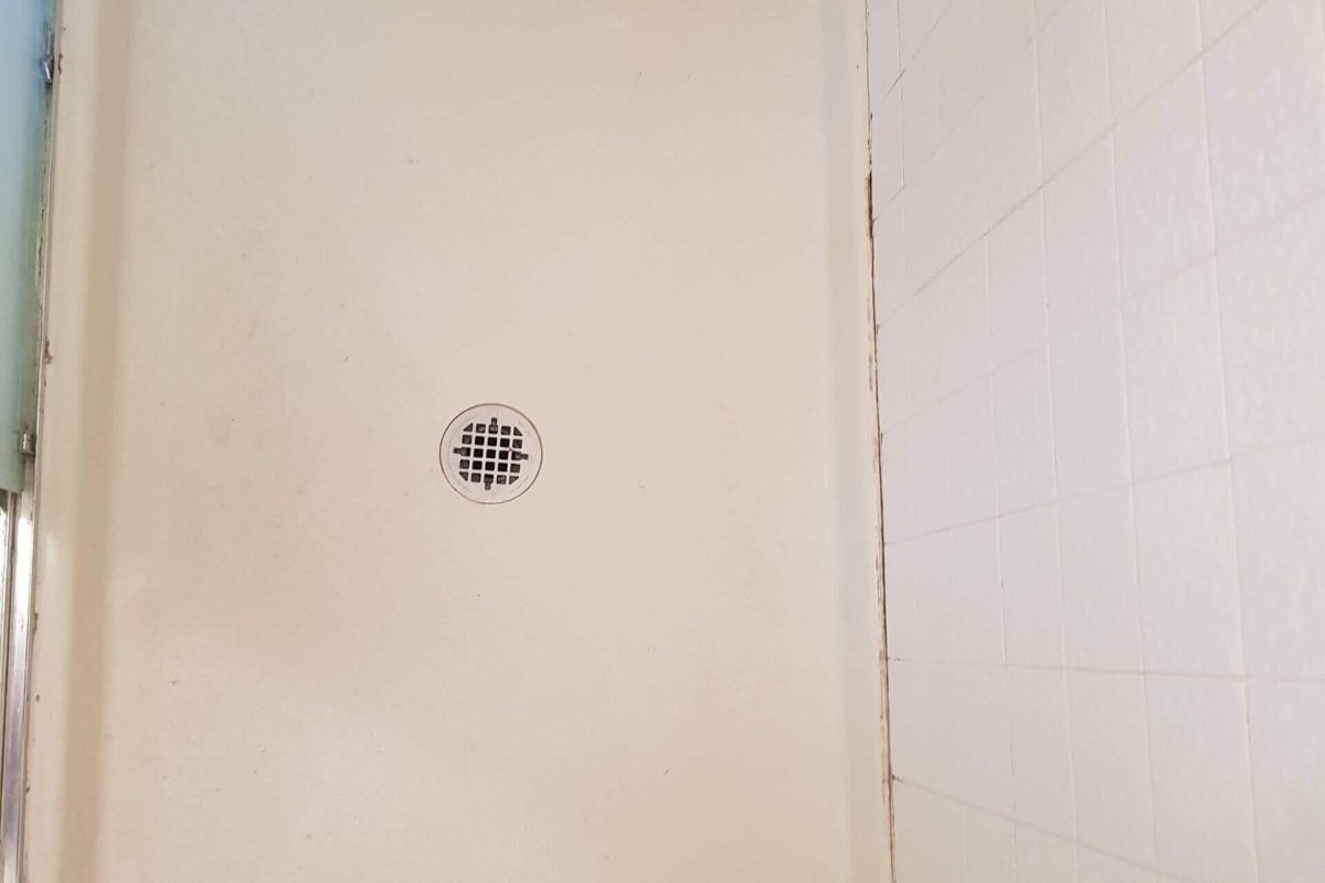 Shower Cleaning After - MagiCleanMaid